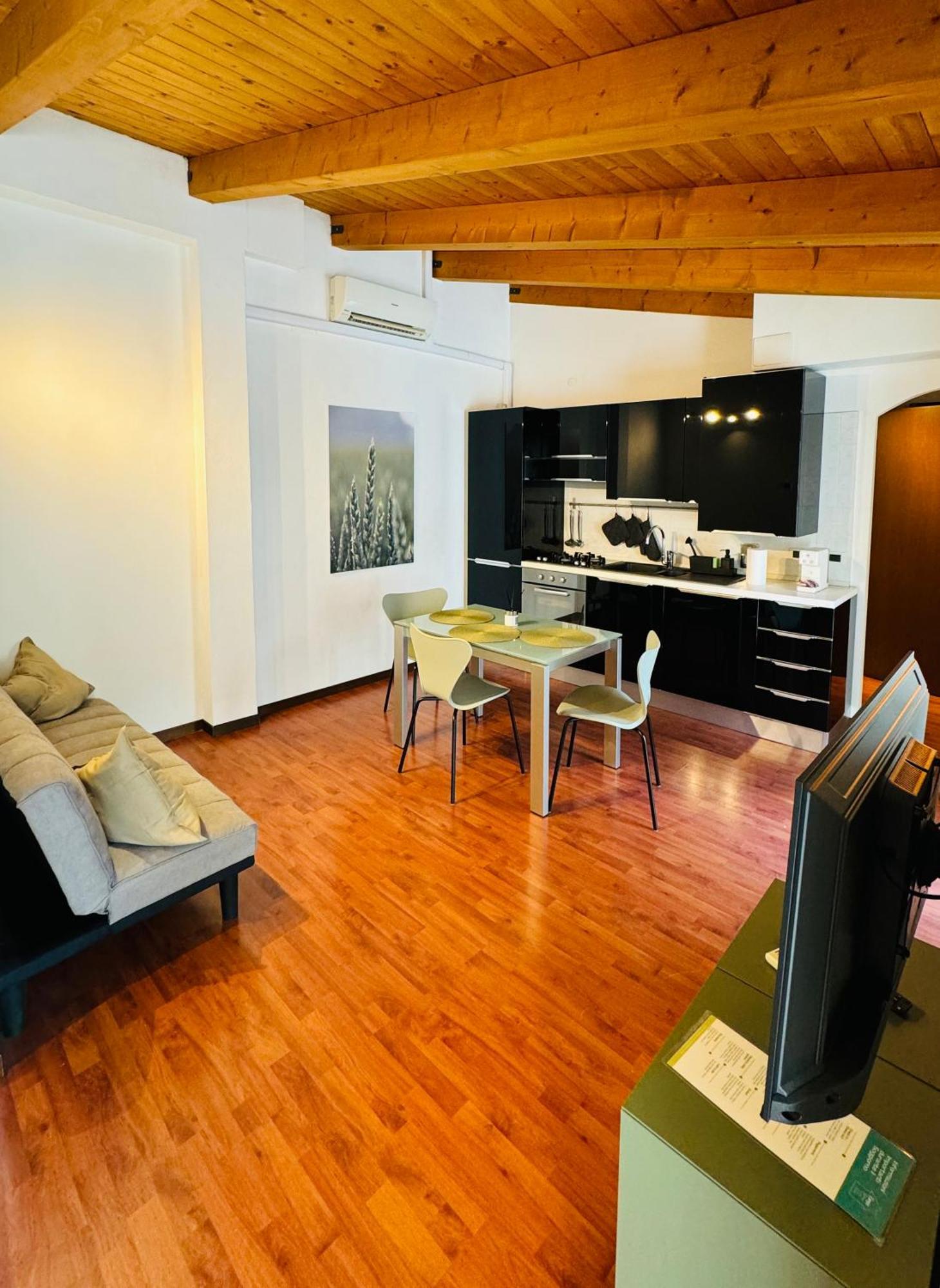 Crops City Stay Apartment 14 Триест Экстерьер фото
